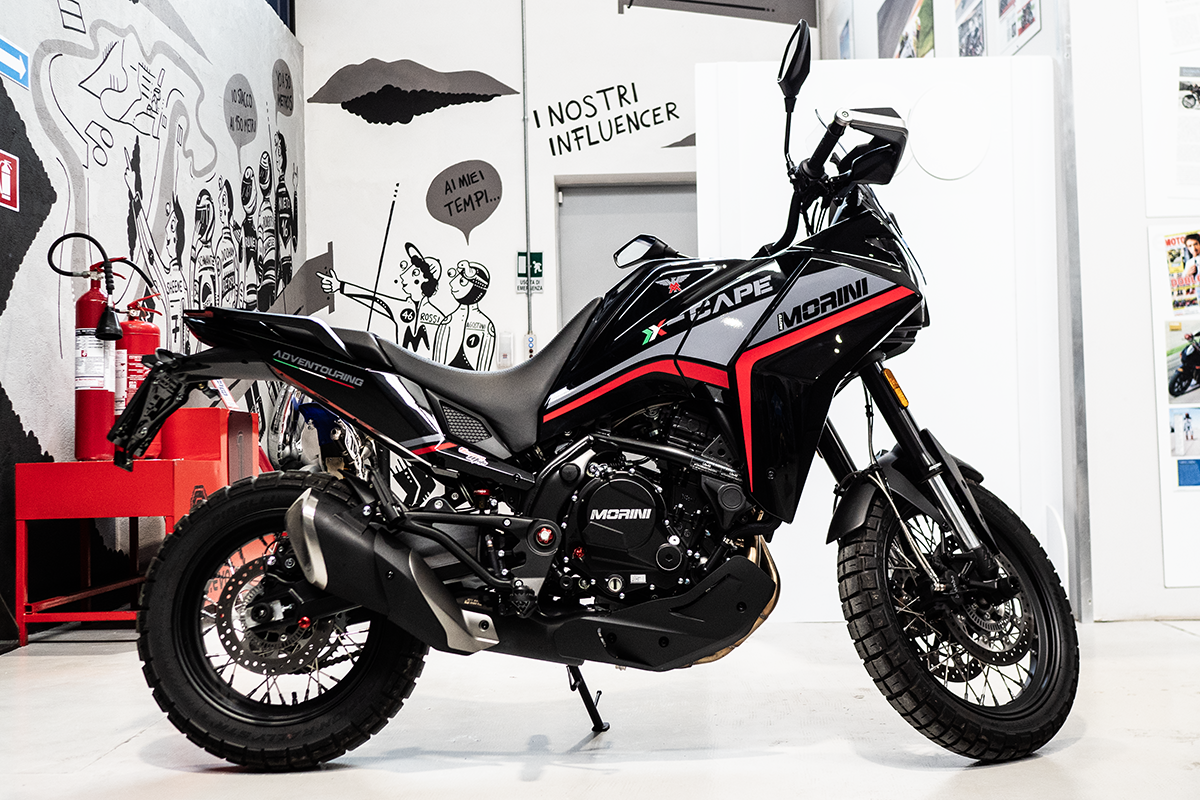 ¡Equipa tu Moto Morini X-Cape 650 con los nuevos accesorios EVOTECH!