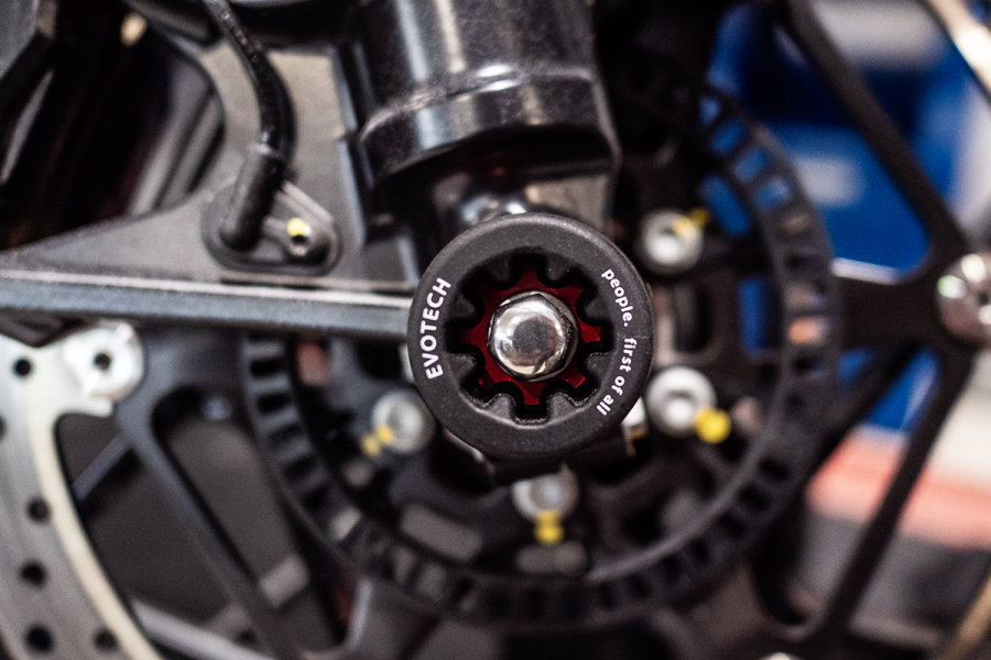 Accesorios EVOTECH y escapes ARROW para Aprilia RS 457