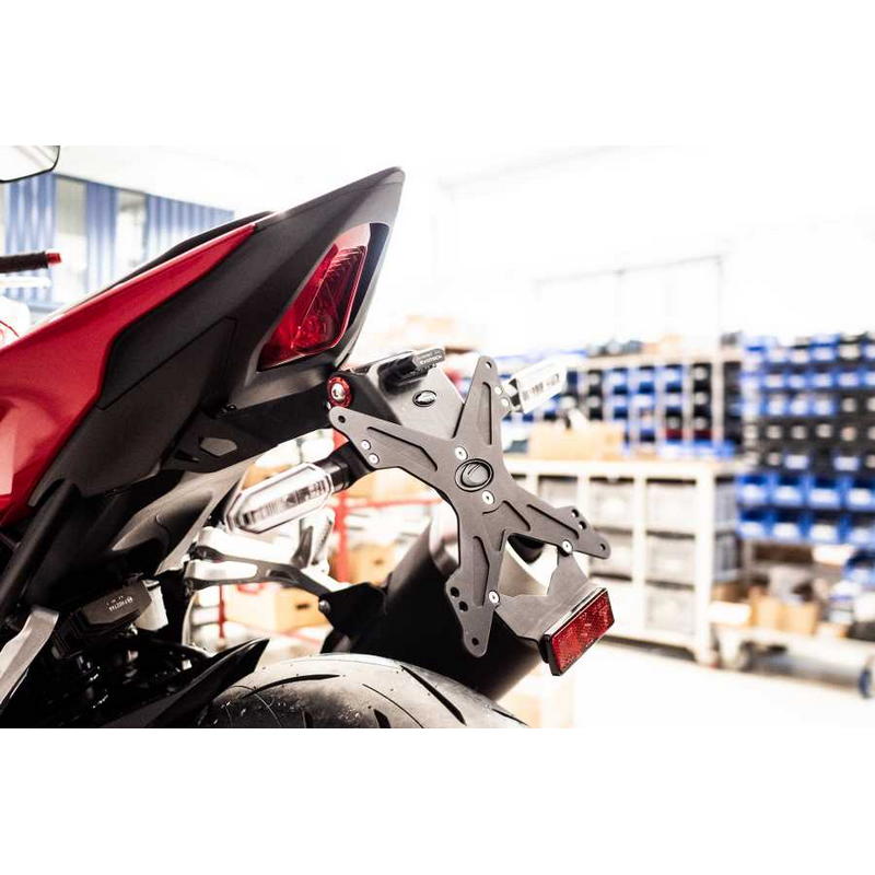 Equipa tu Honda CB1000 Hornet con los accesorios EVOTECH