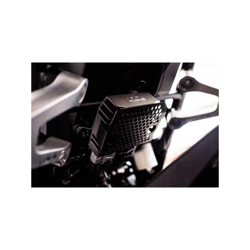 Equipa tu Honda CB1000 Hornet con los accesorios EVOTECH
