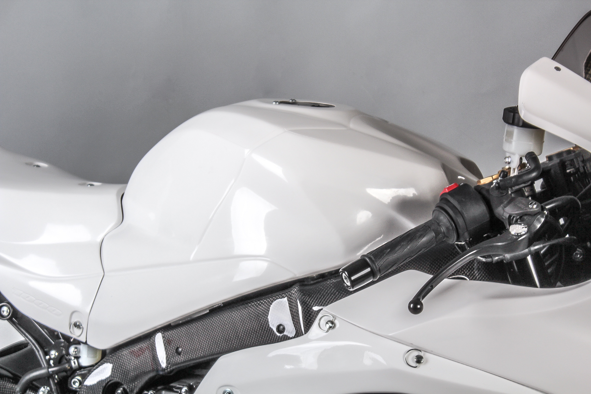Cubre depósito completo Suzuki GSX-R 1000 2017-2023 fibra de vidrio