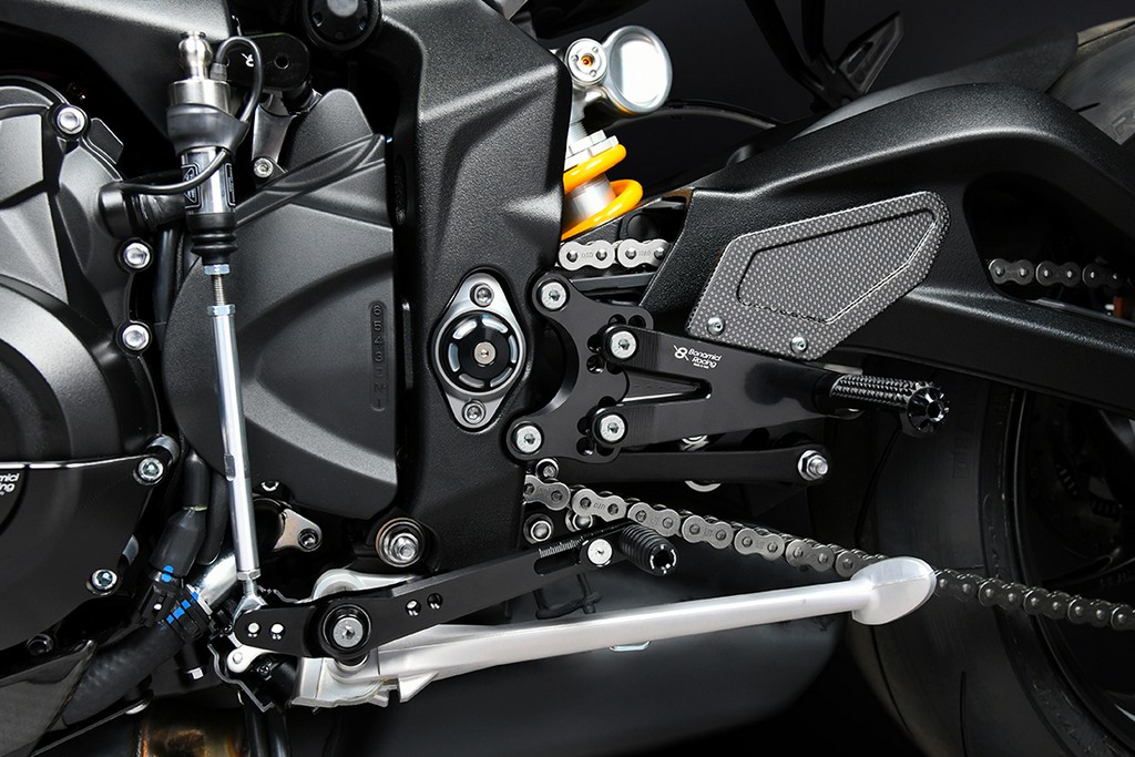 Estriberas regulables Triumph Street Triple 765 R / RS  2023-2026
