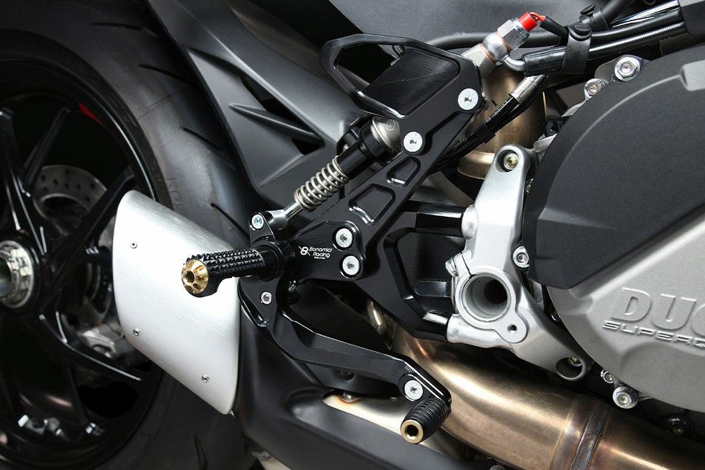 Estriberas regulables Ducati Streetfighter V2  2022-2024