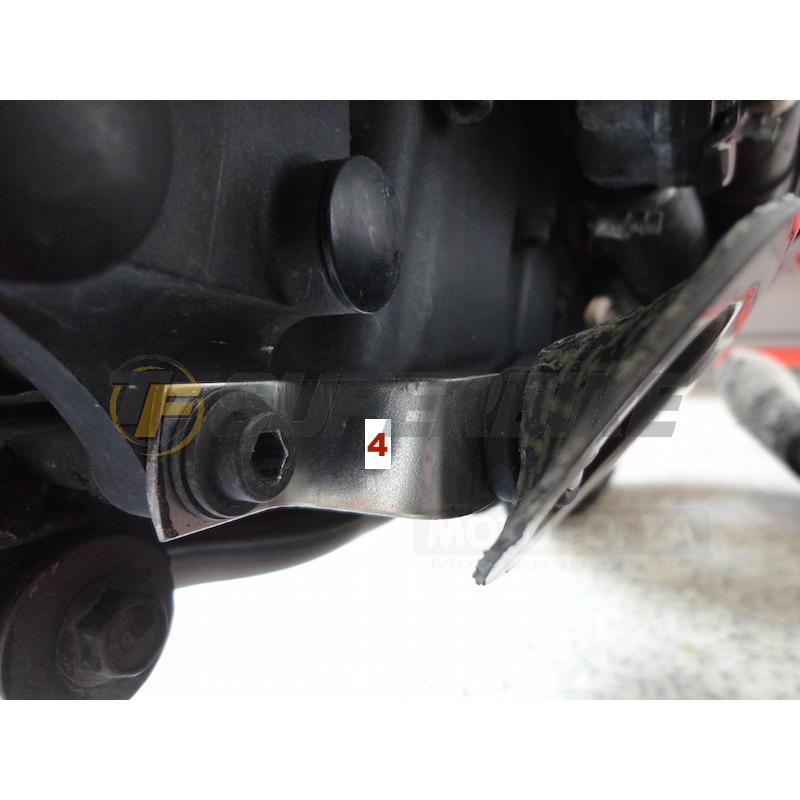 Quilla fibra de vidrio Yamaha FZ6 / Fazer 600 2004-2006 con kit de montaje