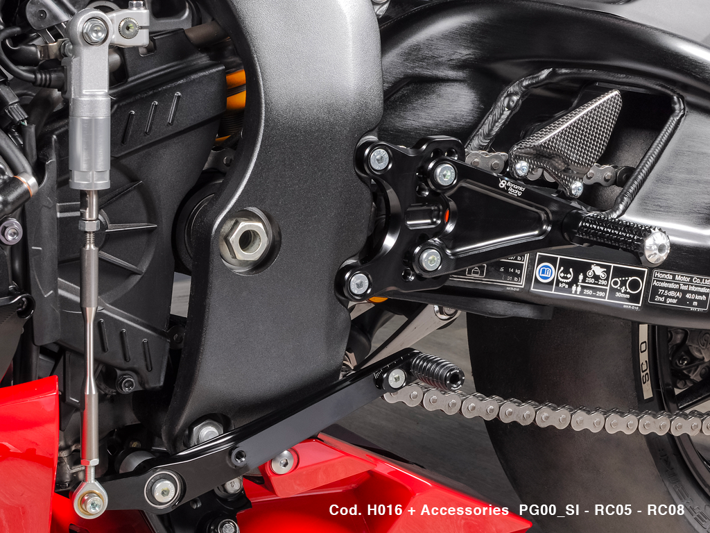 Estriberas regulables Honda CBR1000RR-R 2020-2025 cambio normal