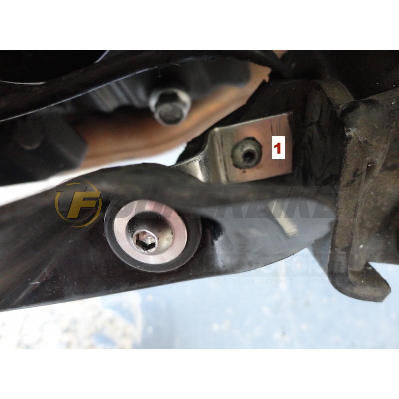 Quilla fibra de vidrio Yamaha FZ6 / Fazer 600 2004-2006 con kit de montaje