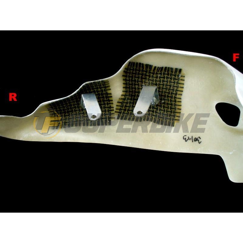 Kit de montaje para quilla Suzuki GSR 750 2011-2013