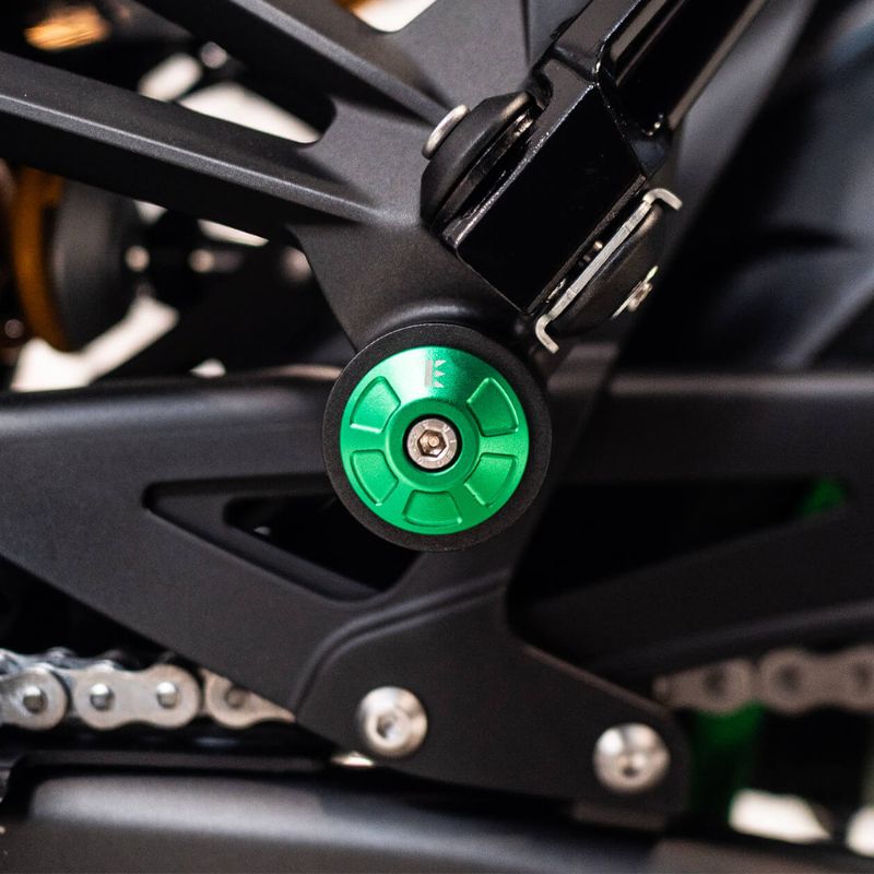 Tapa de estribera izquierda del pasajero Kawasaki Z1100 / Z1100 SE 2026