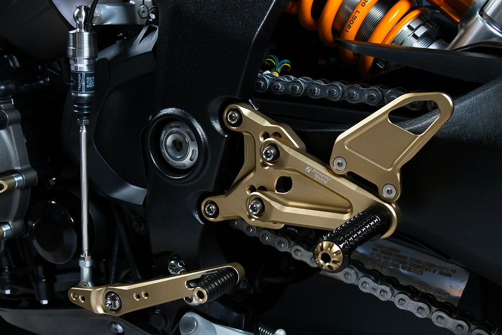 Estriberas regulables Triumph Speed Triple 1200 RR 2022-2025