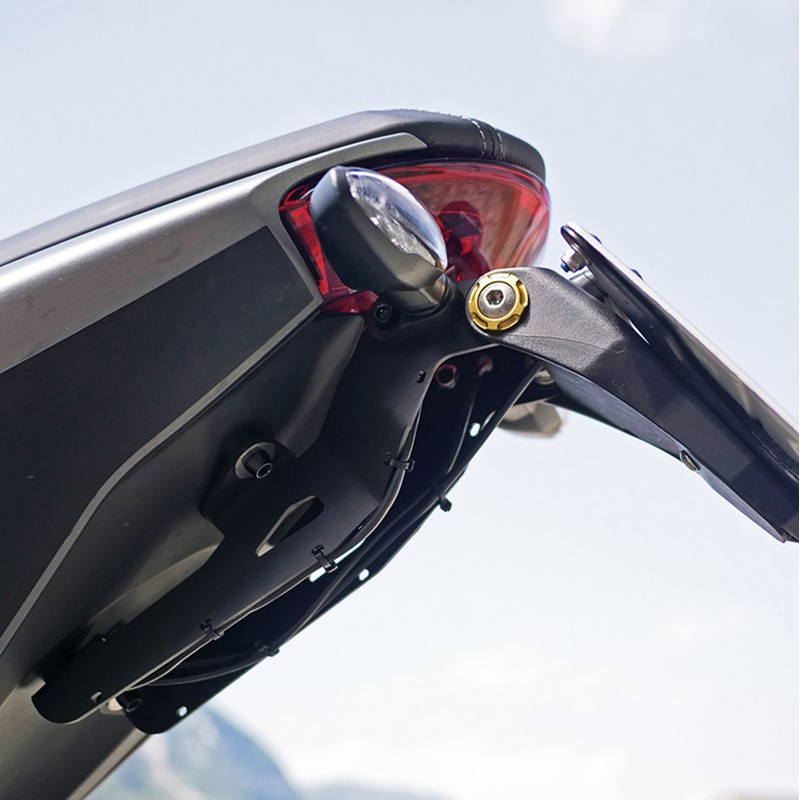 Porta matrícula Triumph Speed Triple RS 1200 2021-2024 versión ECO
