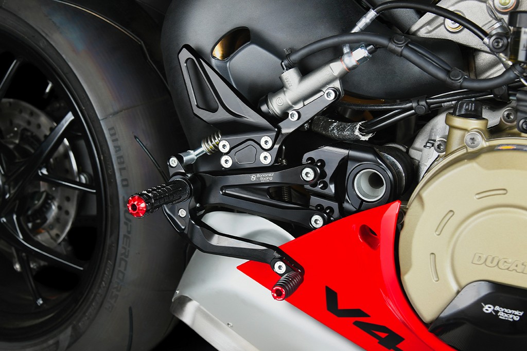 Estriberas regulables Ducati Panigale V4 / V4S / V4R 2018-2024