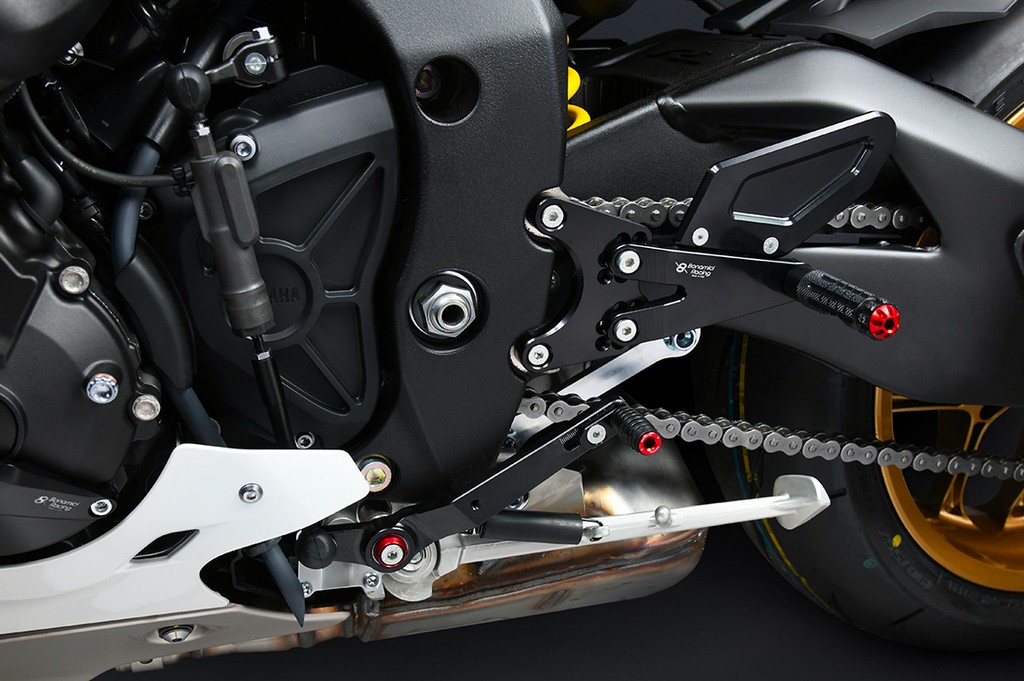 Estriberas regulables Yamaha YZF R1 / R1M 2015-2025