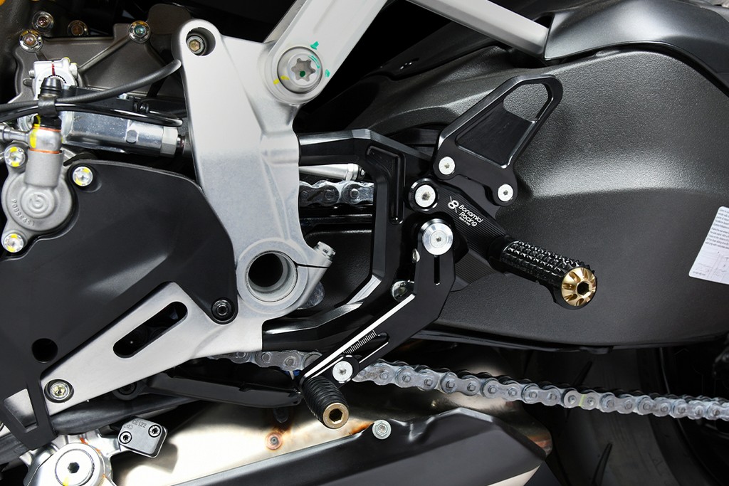 Estriberas regulables Ducati Streetfighter V2  2022-2024