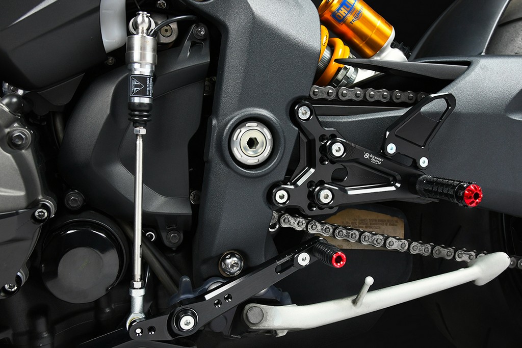 Estriberas regulables Triumph Speed Triple 1200 RS 2021-2025