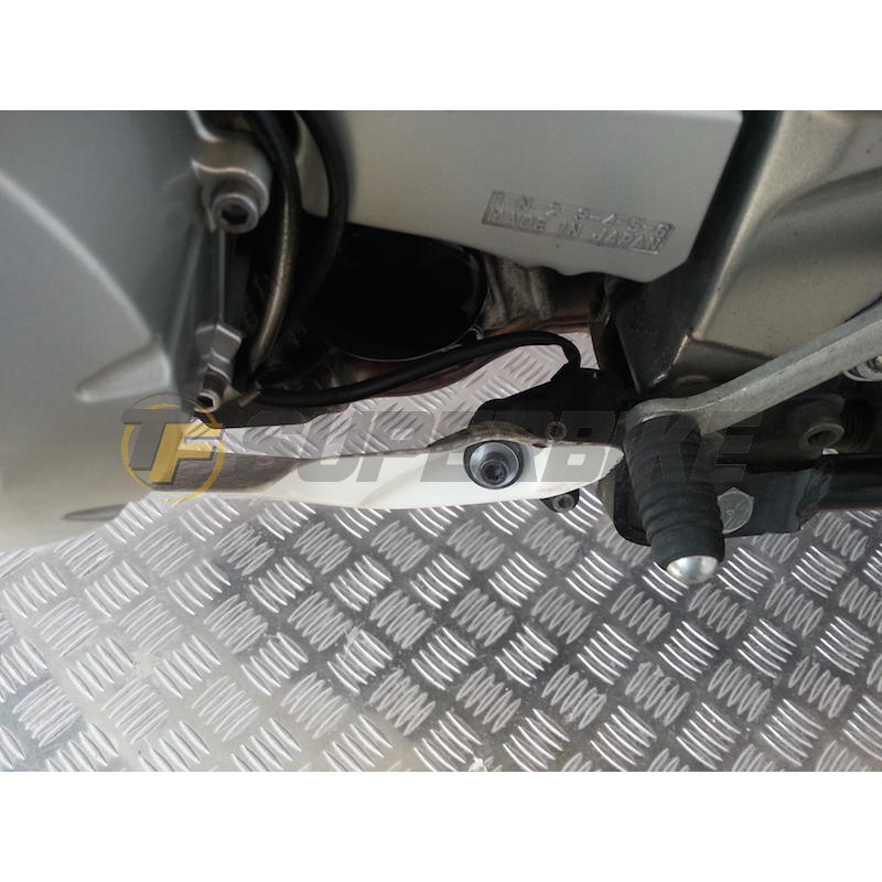 Kit de montaje para quilla Yamaha FZ6 / Fazer 2004-2006 con caballete
