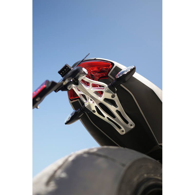 Porta matrícula Triumph Speed Triple RS 1200 2021-2024 versión PREMIUM