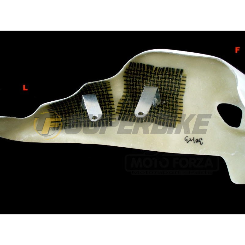 Quilla fibra de vidrio Suzuki GSR 750 con kit de montaje