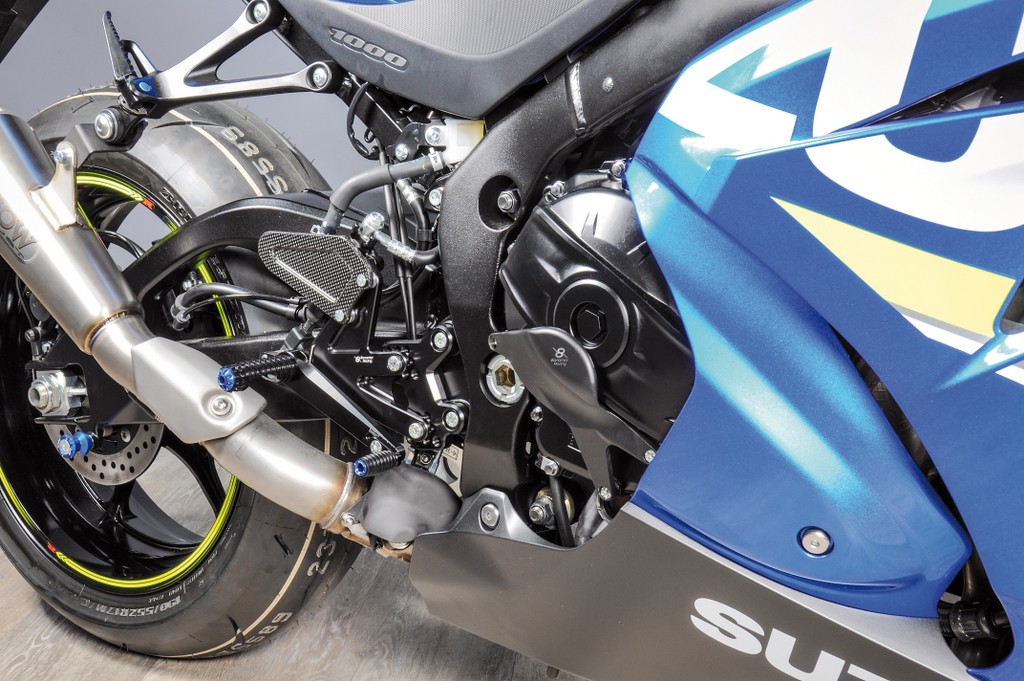 Estriberas regulables Suzuki GSX-R 1000 2017-2024