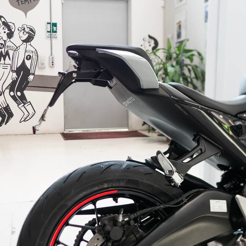 Porta matrícula CF Moto 675 SR-R 2025-