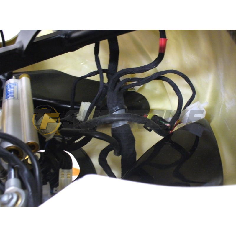 Tobera derecha fibra de vidrio Aprilia RSV4 2009-2014
